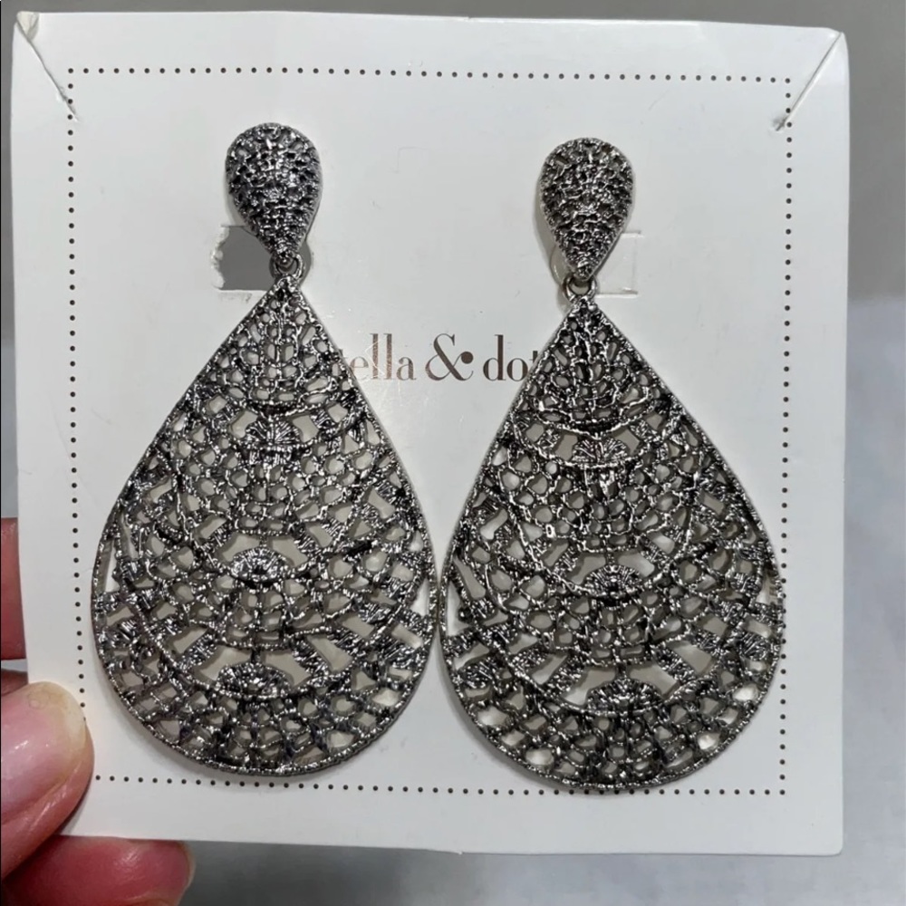Stella and dot retired statement earrings